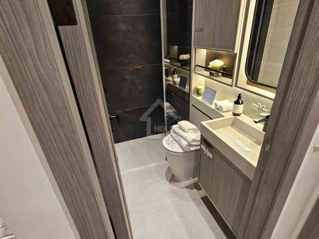 薈鳴經改動示範單位18樓A單位浴室。