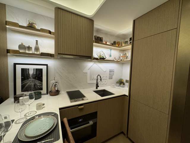 泰峯1B座19樓F室經改動示範單位開放式廚房。