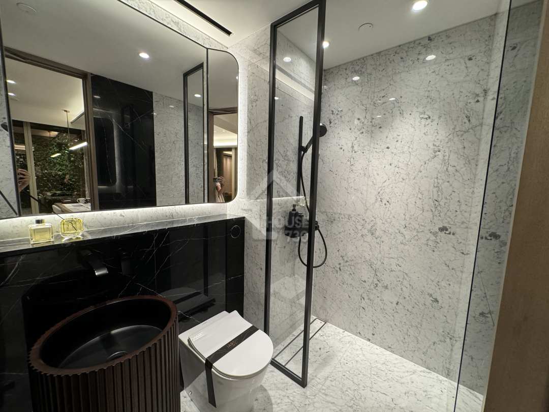 峻譽‧渣甸山2座8樓A室經改動示範單位浴室。