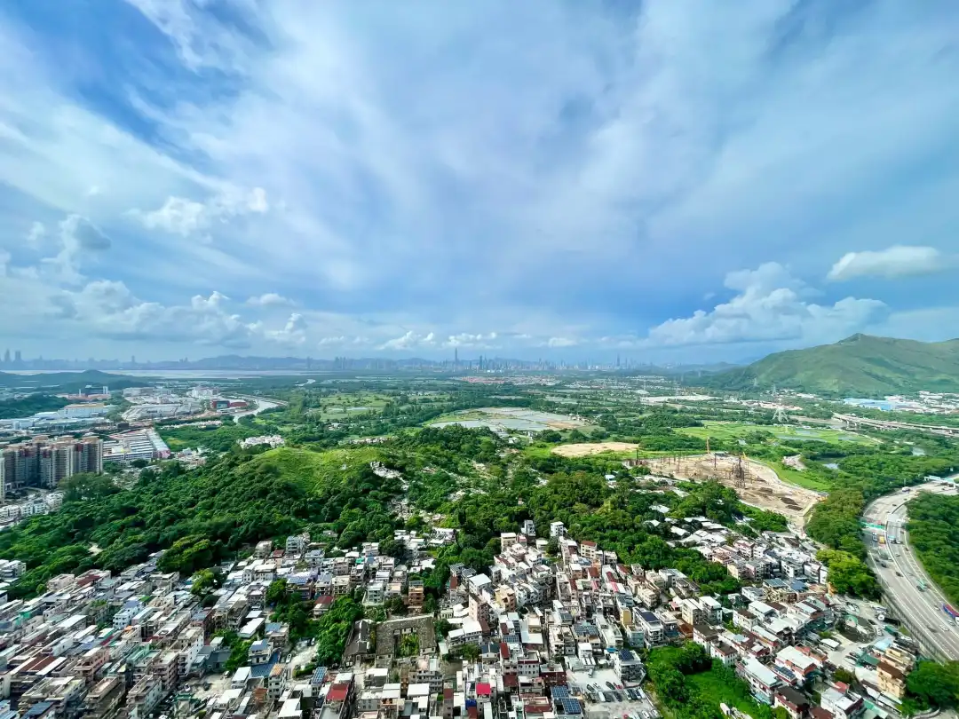 单位外望广阔后海湾及米埔景(代理提供)