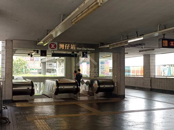 尚翹峰 公共交通 - House730