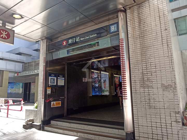 尚翹峰 公共交通 - House730