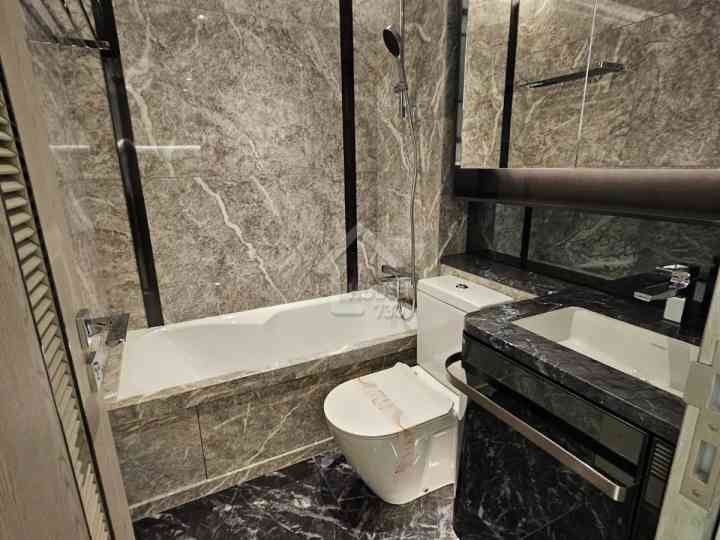 BLUE COAST II Show Flat - House730