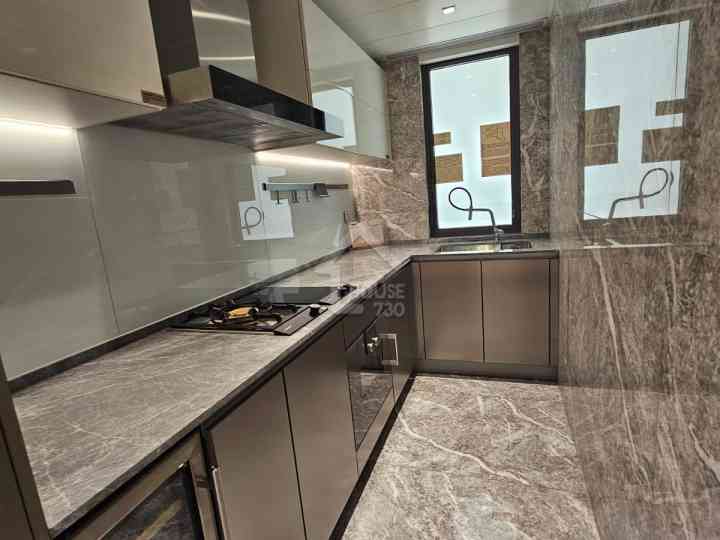 BLUE COAST II Show Flat - House730