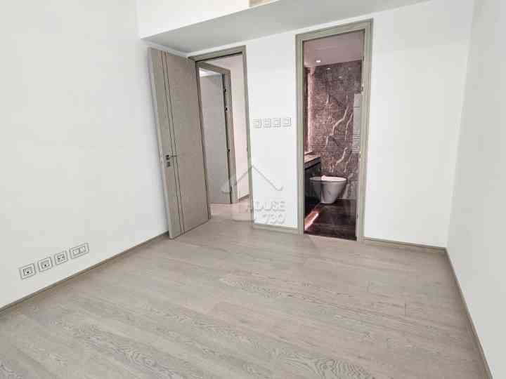 BLUE COAST II Show Flat - House730