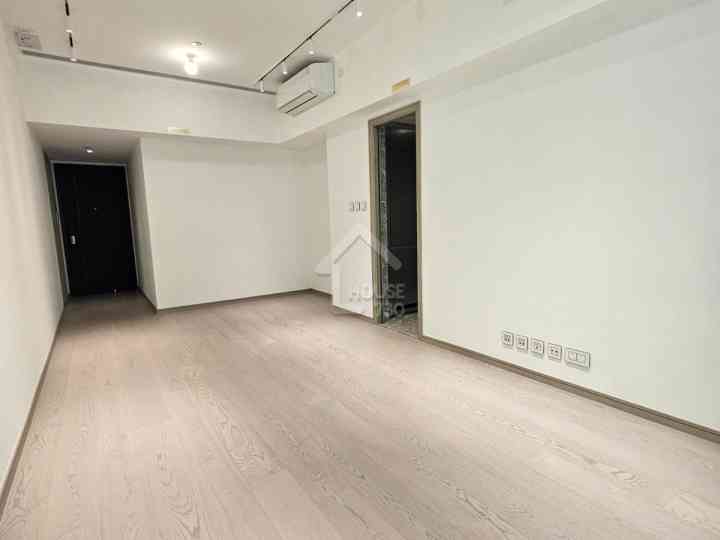 BLUE COAST II Show Flat - House730