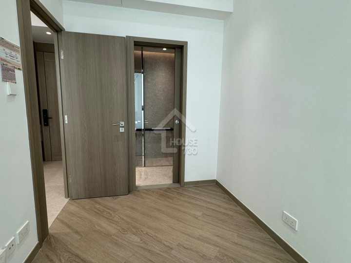 Sierra Sea 1A Show Flat - House730