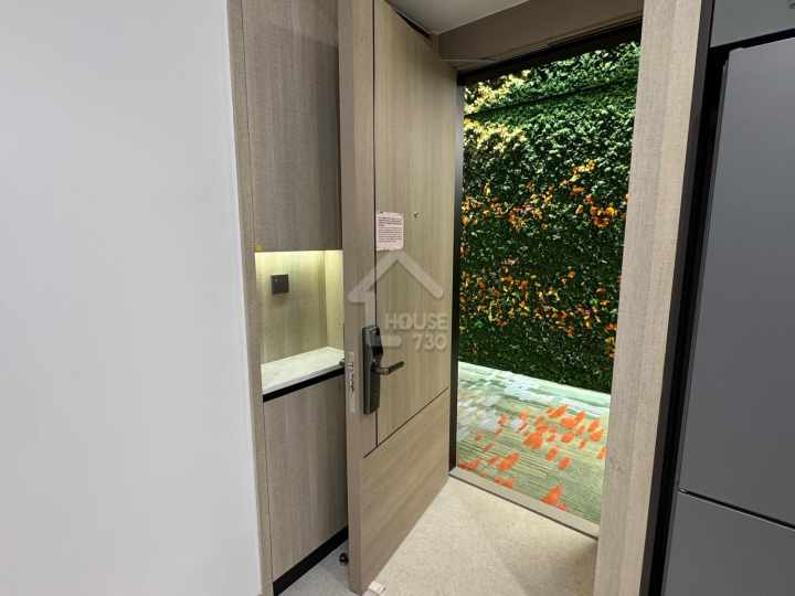 Sierra Sea 1A Show Flat - House730