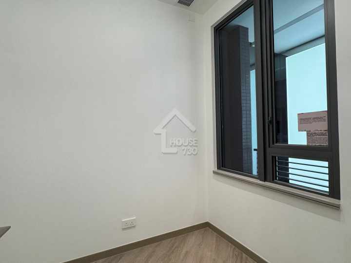 Sierra Sea 1A Show Flat - House730