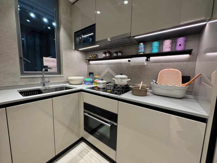 Sierra Sea 1A Show Flat - House730