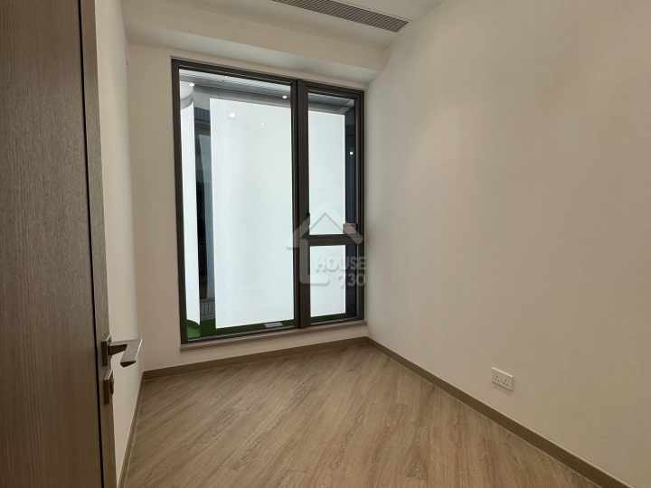 Sierra Sea 1A Show Flat - House730