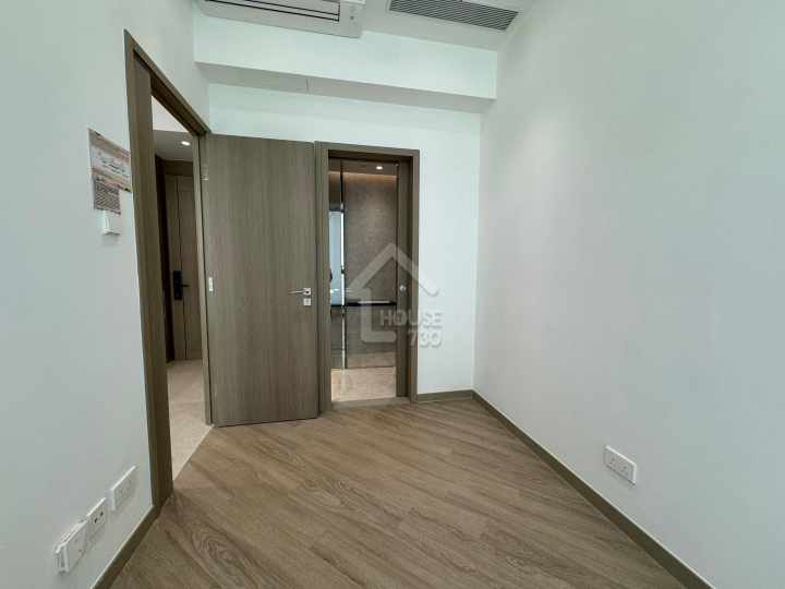 Sierra Sea 1A Show Flat - House730