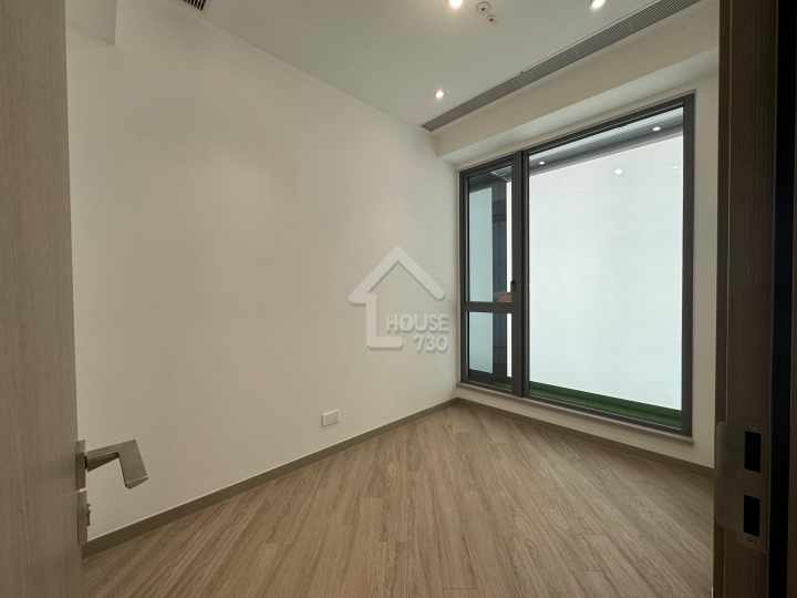 Sierra Sea 1A Show Flat - House730