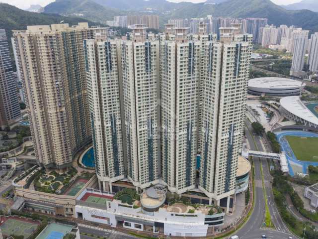 將軍澳廣場 物業外貌 將軍澳廣場外觀全景圖，位於將軍澳市中心唐德街1號，鄰近港鐵站，屋苑配備住客會所與商場設施 - House730